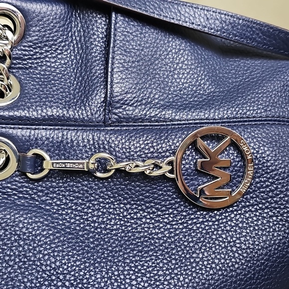Michael Kors Jet Set Travel Large Gather Chain Leather Shoulder Tote in Navy EUC - Picture 7 of 17
